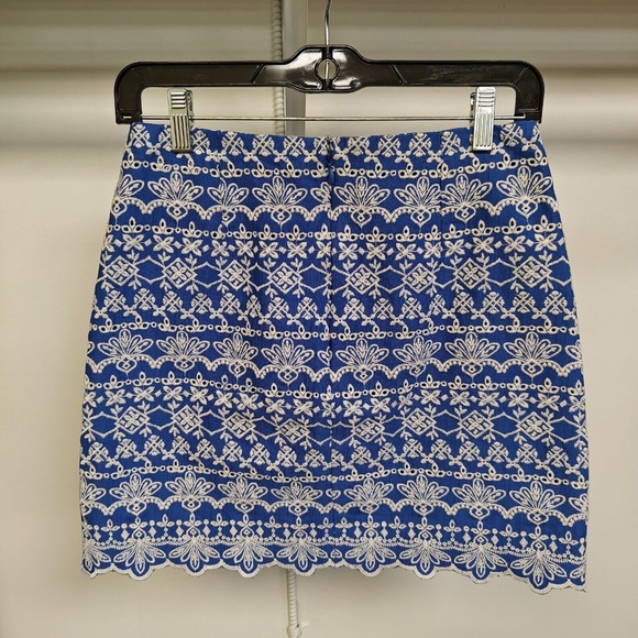 LOFT Petite Embroidered Eyelet Mini Skirt Trefoil Scalloped Hem Blue White 4P - Picture 4 of 6